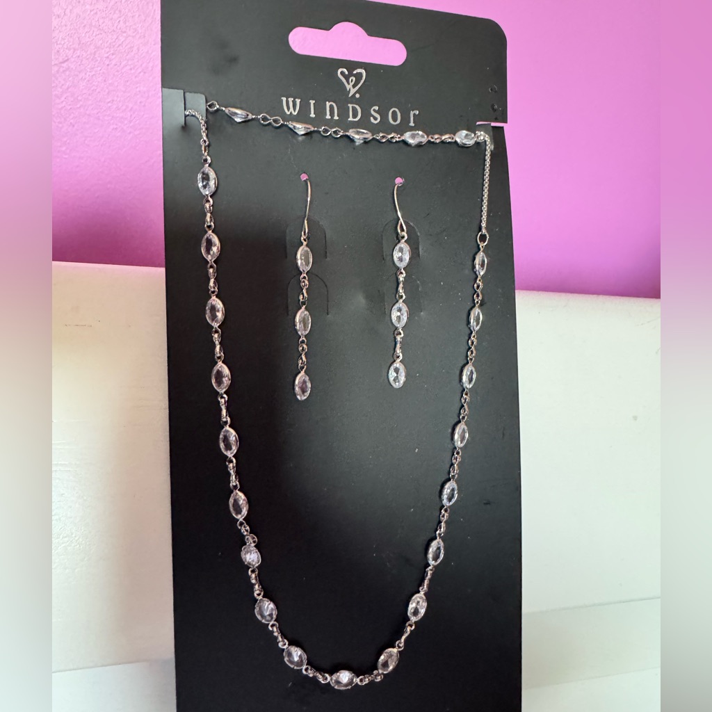 Windsor Silver Necklace Elegant Crystal Accents 10$
